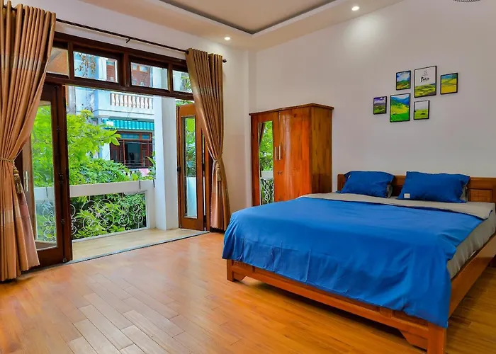 Simple House Near My Khe Beach And Night Street